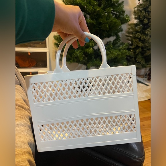 White rubber white waterproof bag. Perfect for a pool day! - Picture 4 of 7